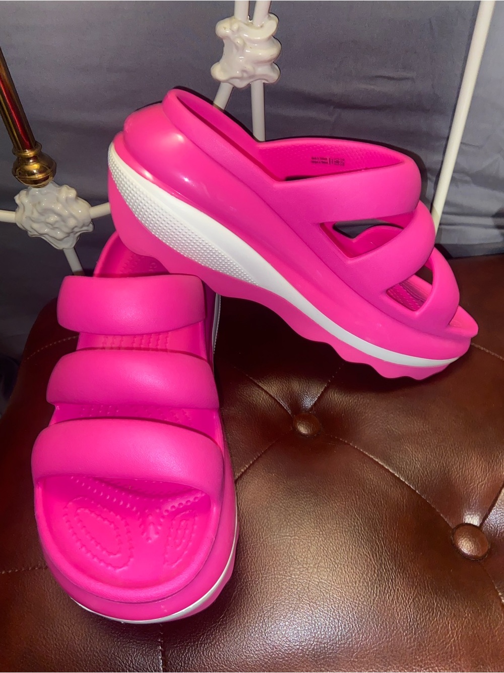 NEW CROCS PLATFORM NEVER WORN Size 9